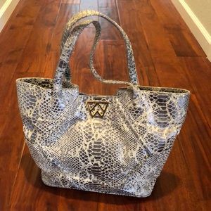 Kelly Wynne “Paint the Town” Tote